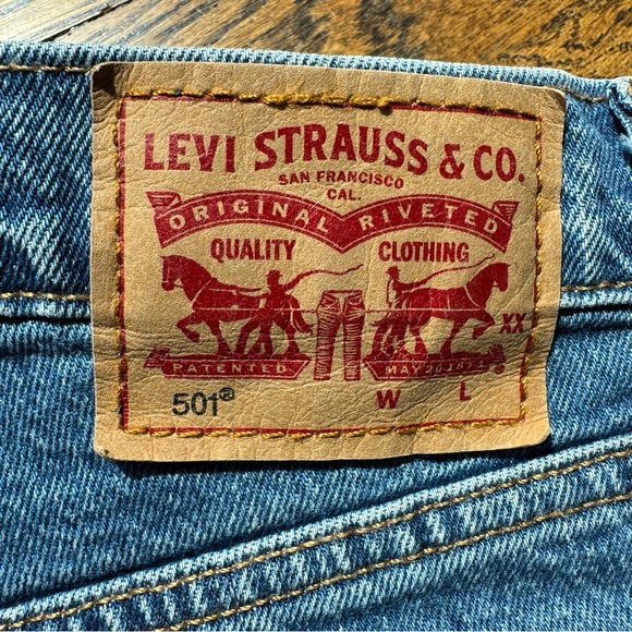 Levi's Classic Blue Medium Wash Denim 501 Jean Shorts 30 - Picture 5 of 8